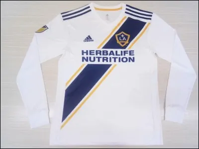 À quel club appartient ce maillot ?