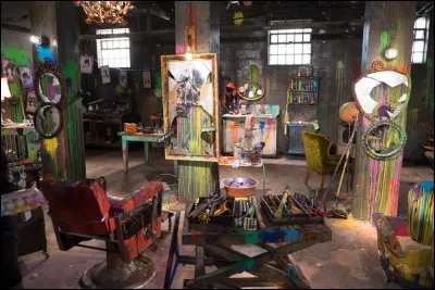 Comment s'appelle le salon de coiffure où travaille Java ?