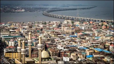 Où se situe Lagos ?