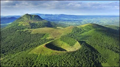 Dans quelle région de France trouve-t-on des volcans ?