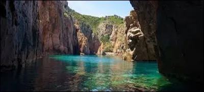 Terminons notre voyage comme nous l'avons commencé. Les Calanches de Piana sont les plus belles calanques du sud de la France après celles de Marseille. Dans quel département se situent-elles