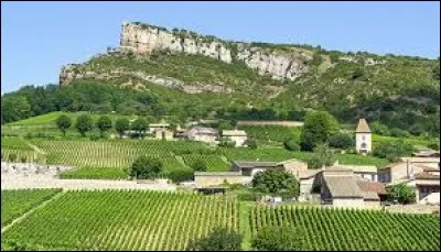 La roche de Solutré, falaise de Bourgogne, est connue car François Mitterrand y montait chaque année. Dans quel département se situe-t-elle ?