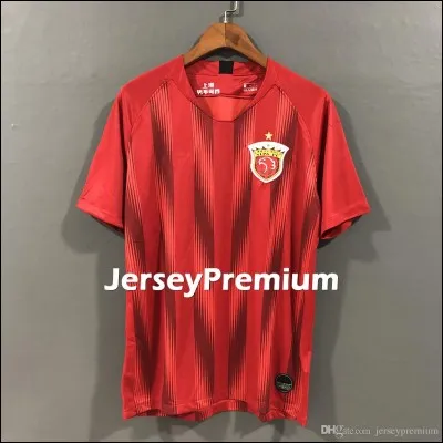 À quel club appartient ce maillot ?
