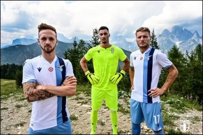 À quel club appartiennent ces maillots ?