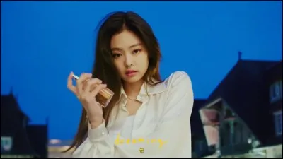 Quelle est la place que Jennie occupe dans le classement des stars féminines de K-pop les plus prises pour les pubs ?