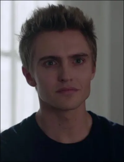 Pourquoi Jughead frappe-t-il Chick dans l'épisode 10 ?