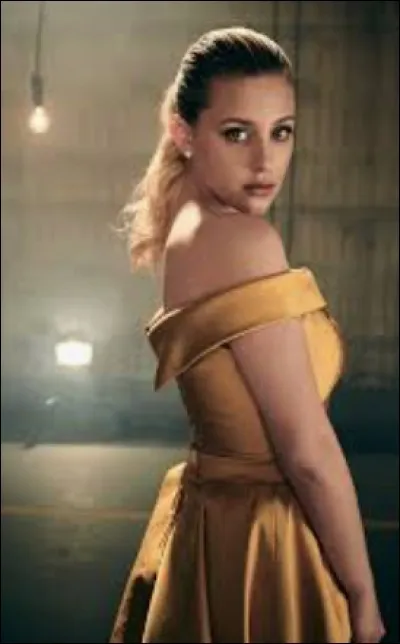 De qui Betty était-elle amoureuse dans les 1ers épisodes ?