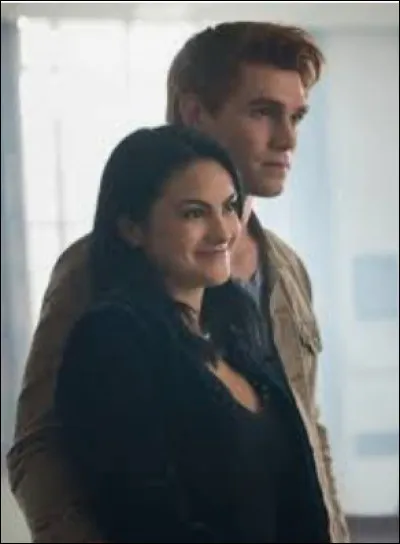 Quelle est la 1ière chose que demande Veronica à Archie quand elle le rencontre ?