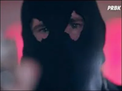 Combien y a-t-il de Cagoules noires ?