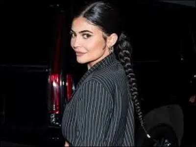 Kylie Jenner est tellement fan de la s&eacute;rie qu'elle s'en est inspir&eacute;e pour sa derni&egrave;re f&ecirc;te d'anniversaire.Il s'agit ici de la s&eacute;rie : ...