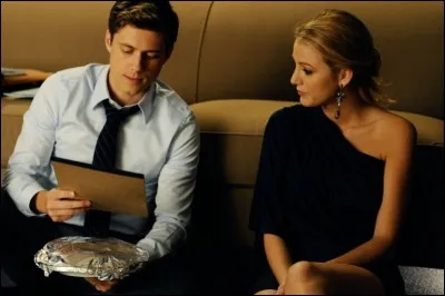 "Aper&ccedil;u : Serena en train de lire la Bible dans le seul but d'attirer l'attention des gar&ccedil;ons"Il s'agit ici de la s&eacute;rie : ...