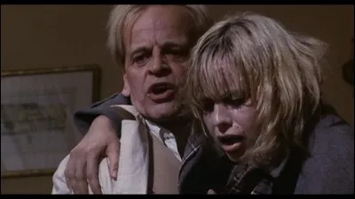 Venin, ce titre allait très bien à Klaus Kinski, il n'avait pas son pareil pour cracher son venin à un journaliste qui ne lui plaisait pas, ce film est bourré de venin de mamba noir !