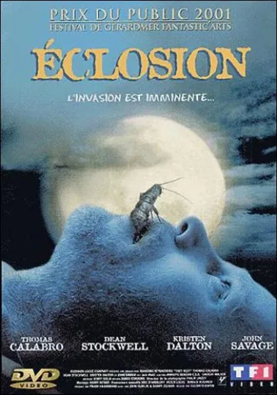 Eclosion : Dans ce film des cafards prennent le pouvoir sur une petite île, et ces bestioles sont venimeuses !