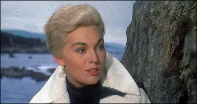 Célèbre, surtout pour son rôle dans le film "Sueurs froides" d'Alfred Hitchcock, voici  Novak.