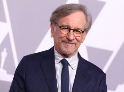 Réalisateur américain bien connu, notamment pour le film "Les Dents de la mer", voici  Spielberg.