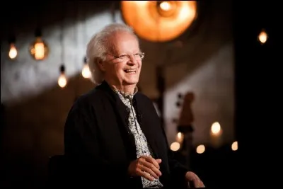 Il a composé au piano les mélodies de nombreuses chansons de Jacques Brel et était l'époux de Juliette Gréco. C'est  Jouannest.