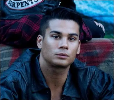 Qui sont les ennemis des Serpents en début de saison 3 ?