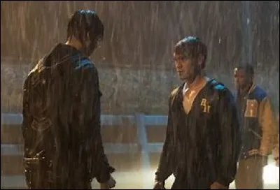 Sur qui Archie a-t-il pointé un révolver dans la saison 2 ?