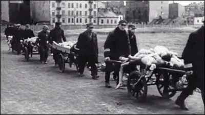 Combien de Juifs meurent-ils entre novembre 1940 et juillet 1942 sans déportation ni fusillade ?