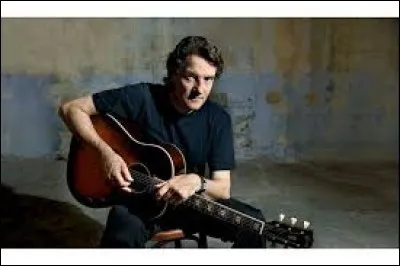 Complétez le titre de cette chanson : "La robe et...