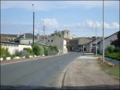 Je vous emmène à la découverte de Saint-Bonnet-sur-Gironde. Troisième commune de Nouvelle-Aquitaine pour aujourd'hui, située cette fois dans l'arrondissement de Jonzac, elle se situe dans le département ...