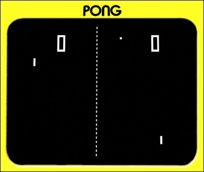 Commençons par le commencement. Le PONG est le 1er jeu a être un grand succès en 1972, d'abord en borne d'arcade et puis timidement sur la 1re console de salon de l'histoire nommée...
