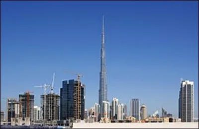 Le "Burj Khalifa" est actuellement le plus haut édifice construit par l'homme. Quelle est sa hauteur ?