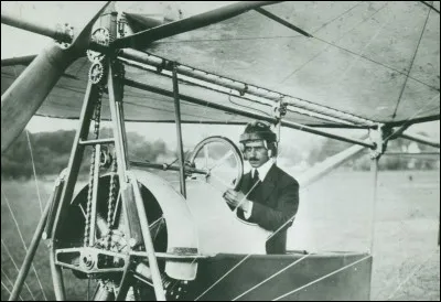 Aviateur roumain ayant étudié l'ingénierie à Munich où il commença à fabriquer ses propres avions : le 13 septembre 1913, il s'était fixé comme défi de voler au-dessus des Carpates. C'est ce qu'il fit mais son avion s'immobilisa en accomplissant cet exploit.
Quel est le nom de cet aviateur qui est mort à cause d'une panne que certains ont jugée suspecte ?