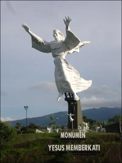 Où se trouve le Christ de Manado ?
