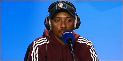 C'est un rappeur et chanteur fran&ccedil;ais qui est plus connu chez les jeunes, mais je suis s&ucirc;r vous le connaissez :