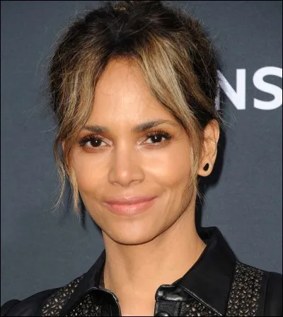 Dans quel James Bond joue-t-il aux côtés de Halle Berry ?