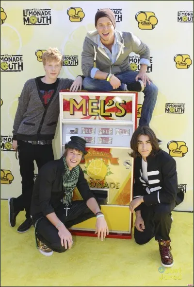 Le garçon qui te fait craquer serait...