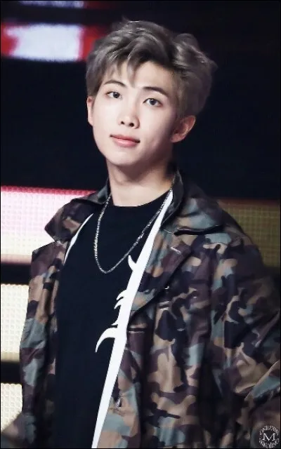 Que ferait-il s'il avait une petite-amie non idole ?