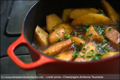 Quel est ce met emblématique des Ardennes à base de pommes de terre, de lardons et d'oignons ?