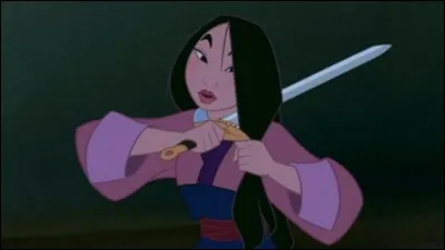 Pourquoi Mulan se coupe-t-elle les cheveux ?