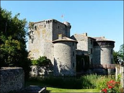 Pour commencer notre balade quotidienne, je vous propose de partir en Nouvelle-Aquitaine à la découverte du château de Tennessus, à Amailloux. Commune de l'arrondissement de Parthenay, elle se situe dans le département ...