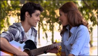 Dans quelle chanson interprétée par Léon, Thomas exprime t-il qu'il ne peut plus voir Violetta loin de lui et avec Léon ?