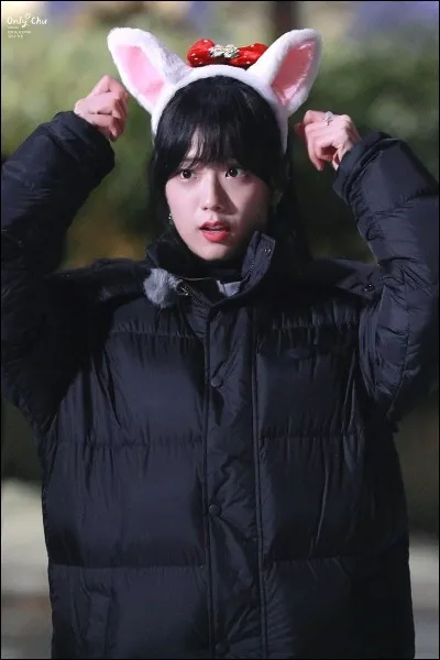 Comment s'appelle le chien de Jisoo ?