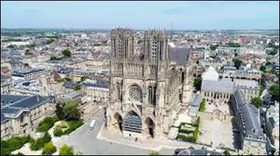 Jour 6 : enfin repue, je d&eacute;cide d'aller admirer la cath&eacute;drale o&ugrave; Clovis a &eacute;t&eacute; baptis&eacute; : je me rends donc &agrave;... ?