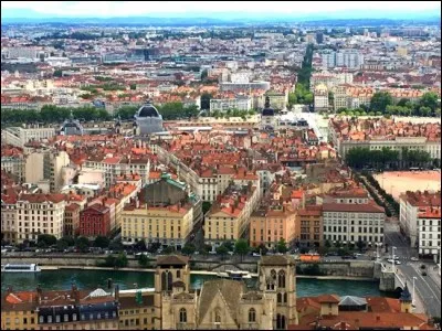 Jour 7 : me voici arriv&eacute;e dans la capitale des Gaules. Je me trouve &agrave;...