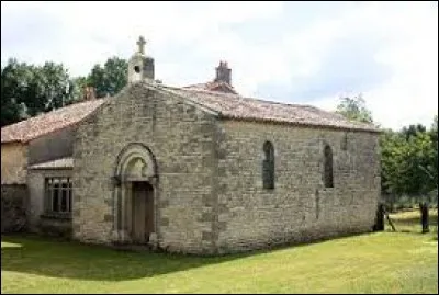 Petit arrêt en Nouvelle-Aquitaine, devant l'église Saint-Germain de Juillé. Nous nous situons dans le département ...