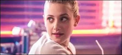 Qui Betty a-t-elle coincé dans un jacuzzi ?