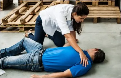 Que dois-je faire si une personne a un malaise ?