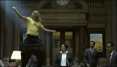 Quel masque portait Brice pour essayer de braquer une banque qui est sans succès ?