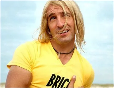 Que mange Brice au petit déjeuner préparé par Mélina sa gouvernante au début du film ?