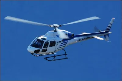 Cet &eacute;cureuil AS350 B2, s'emploie lors de vols priv&eacute;s, de survols touristiques, ou effectue de travaux a&eacute;riens. Par ailleurs, il est muni d'un Bambi bucket pour faire face aux feux de v&eacute;g&eacute;tation. &Agrave; quelle image correspond-il ?