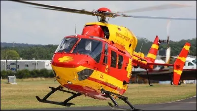 Afin de se rendre dans les meilleurs d&eacute;lais vers un centre hospitalier, nous utilisons cet h&eacute;licopt&egrave;re. D'autre part, il est &eacute;quip&eacute; d'un treuil pour faire du secours en montagne. Dans quelle s&eacute;rie appara&icirc;t-il ?