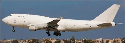 Ce B747 n'a aucun marquage car il est destin&eacute; principalement aux transports de marchandises. On appelle alors ceci un avion...