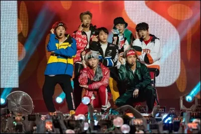 Comment s'appelle ce groupe ayant interprété des morceaux tels que "Fire", "Boy with luv" et qui compte 7 chanteurs, danseurs ou rappeurs ?