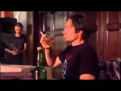 Première diffusion : 2007
Dernière diffusion : 2014
Personnages : Mia, Atticus, Chelsea, Stu.
Genre : Comédie 
Quelle est cette série ?